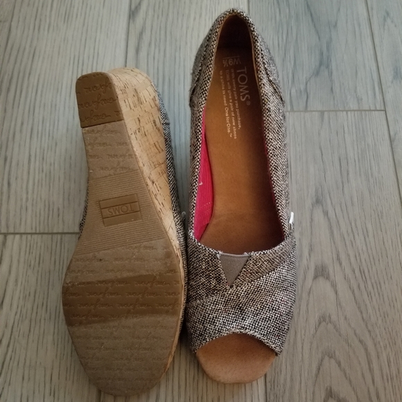 Tom's Open-Toe Wedge Shoe - Picture 3 of 3